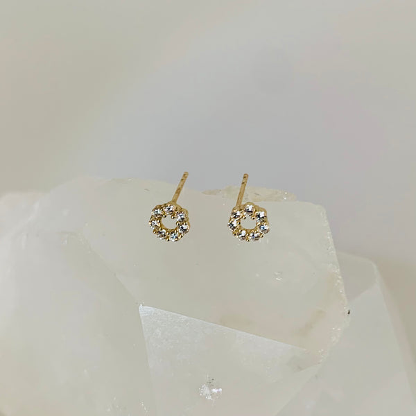 Boucles d’oreilles KRUG or jaune et cristaux blancs