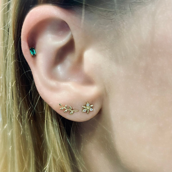 Ear piercing IZUMRUDI yellow gold and green crystal 